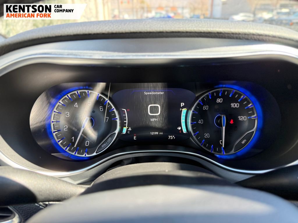 Used 2026 Chrysler Pacifica Limited image 18