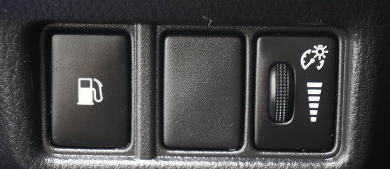 Used 2019 Toyota C-HR LE FWD image 21