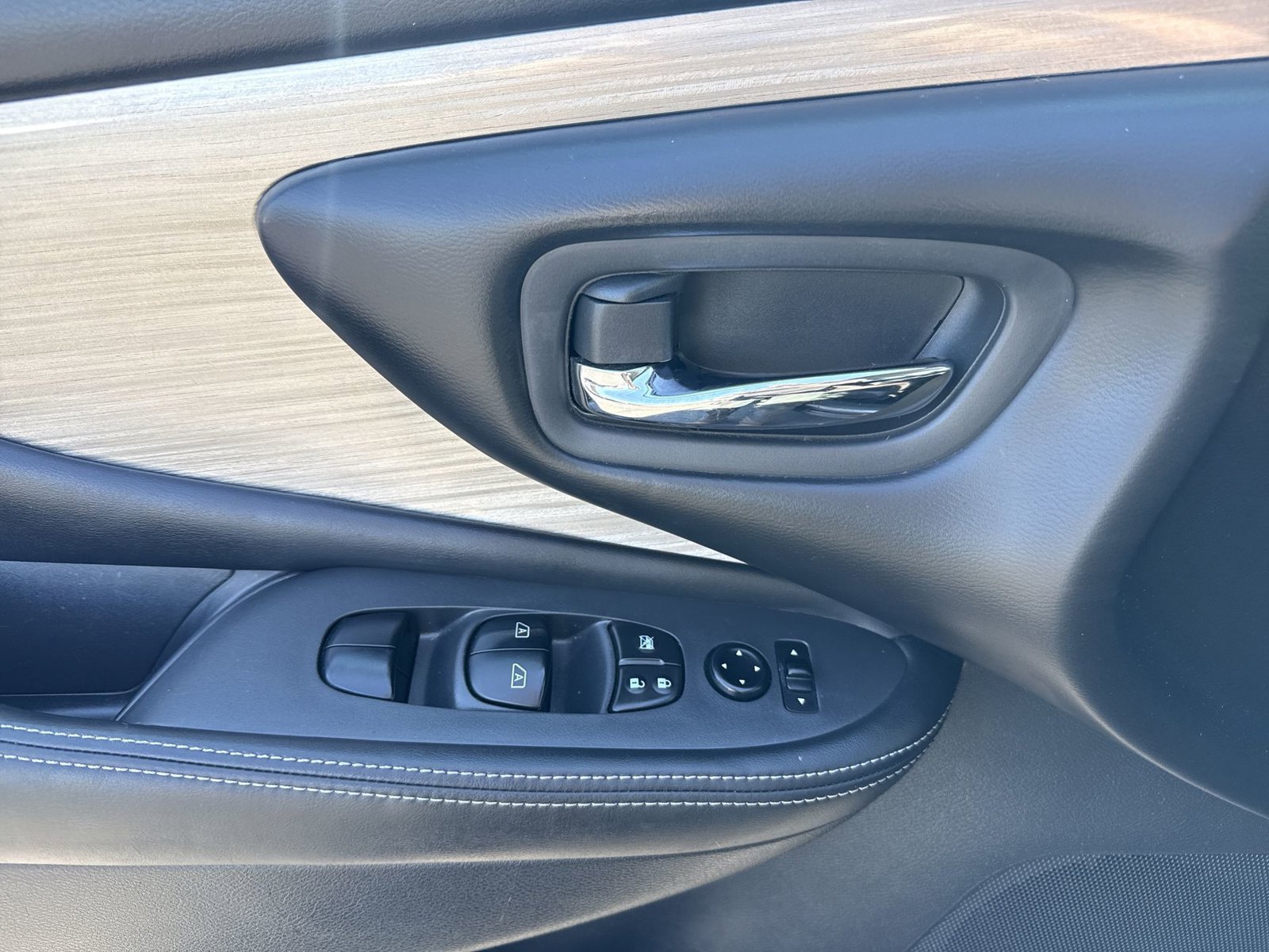 Used 2016 Nissan Murano S w/ Navigation Package AWD/4WD image 14