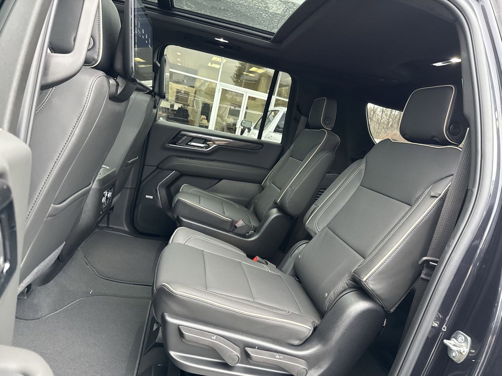 New 2026 GMC Yukon XL Elevation w/ Elevation Premium Package image 18