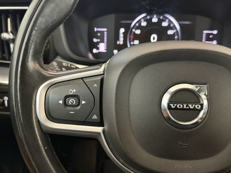 Used 2019 Volvo XC60 T6 Momentum w/ Premium Package AWD/4WD image 25