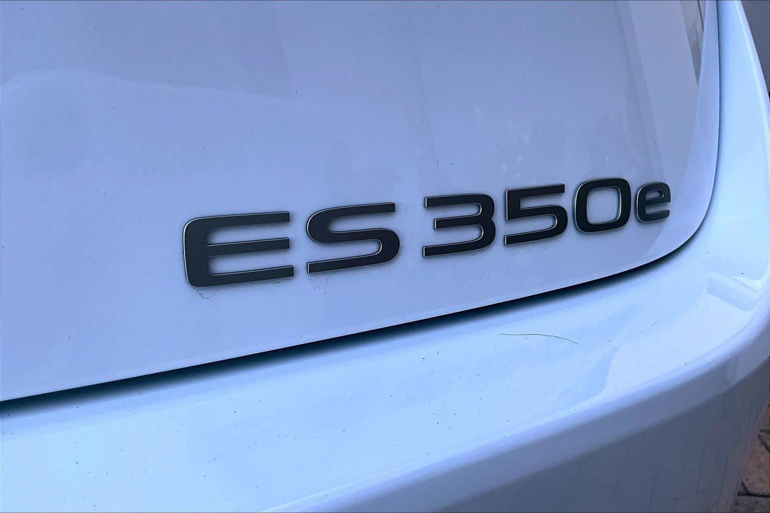 New 2026 Lexus ES 350e FWD image 8