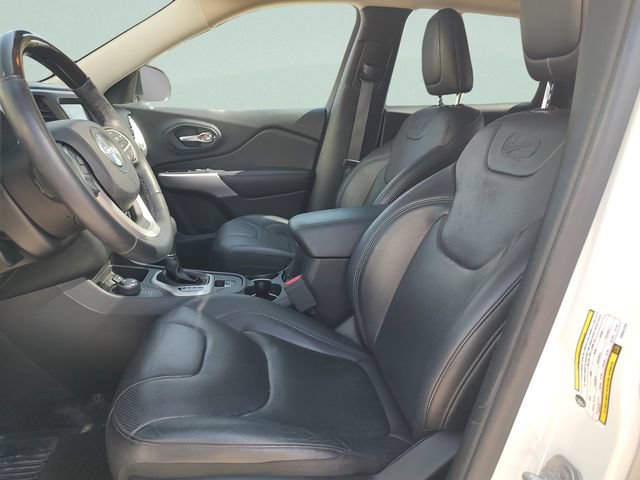 Used 2017 Jeep Cherokee Overland w/ Technology Group AWD/4WD image 28