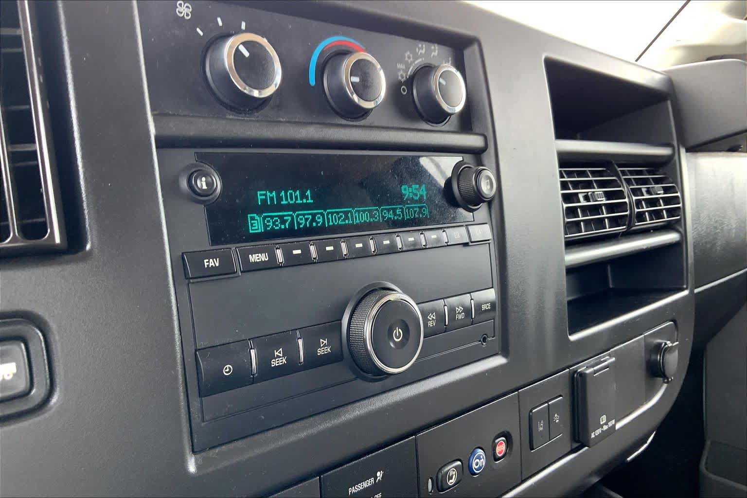 Used 2020 Chevrolet Express 2500 LT w/ LT Preferred Equipment Group RWD image 32
