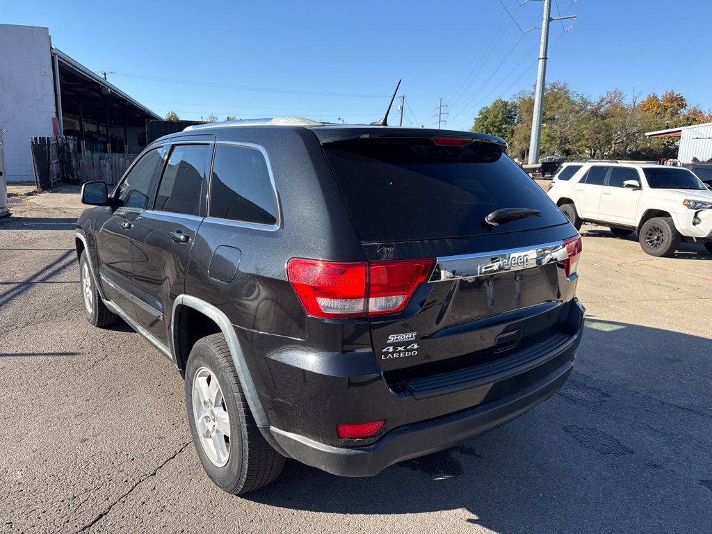 Used 2012 Jeep Grand Cherokee Laredo w/ Laredo E Group AWD/4WD image 3