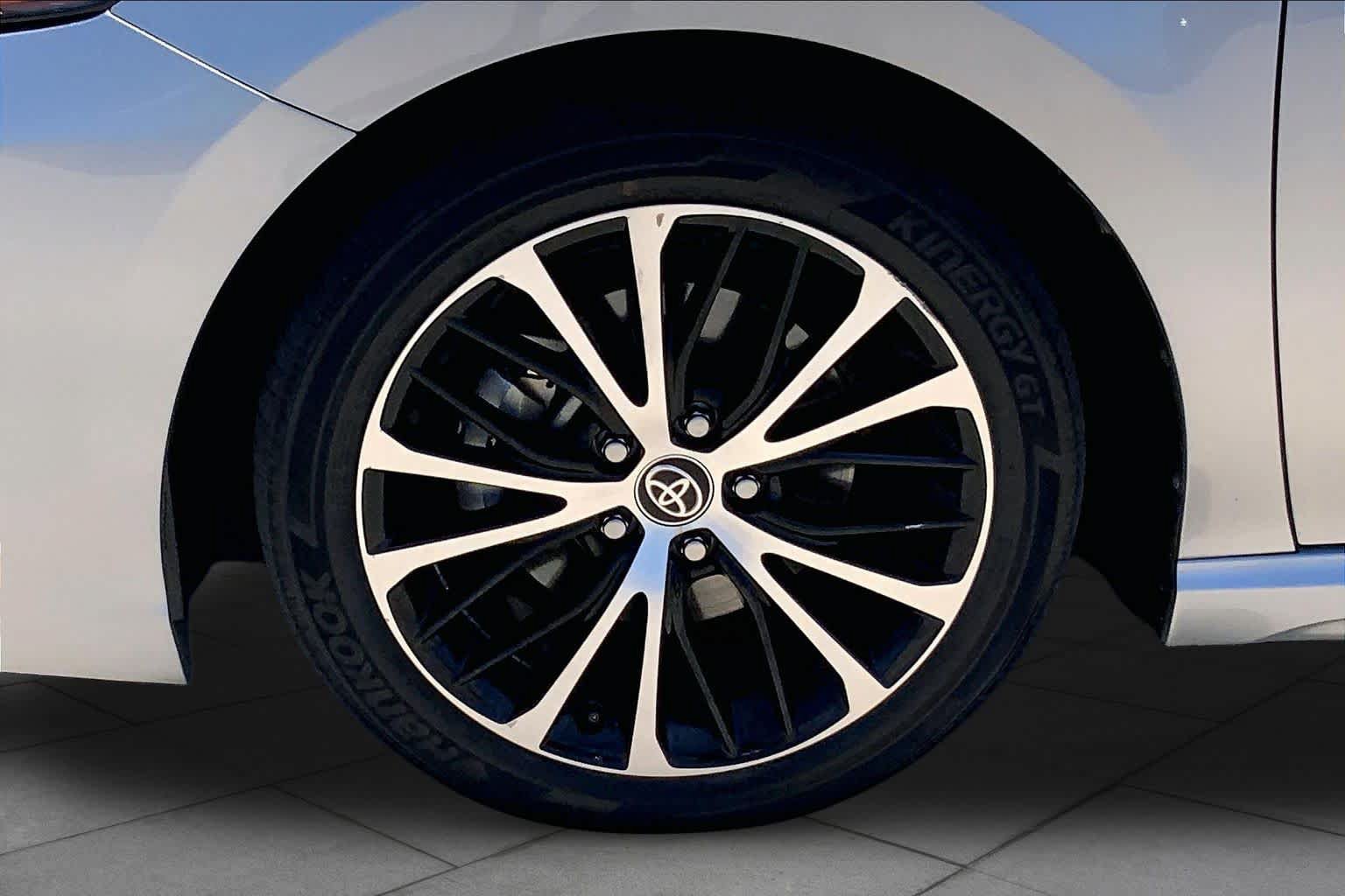 Used 2020 Toyota Camry SE FWD image 10