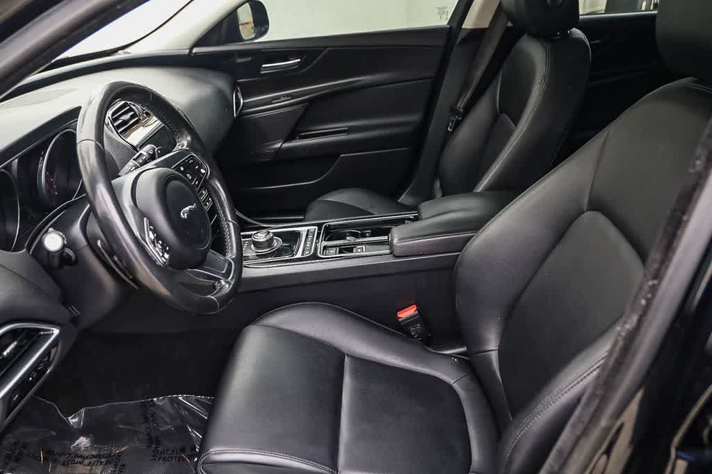 Used 2018 Jaguar XE Premium AWD/4WD image 14