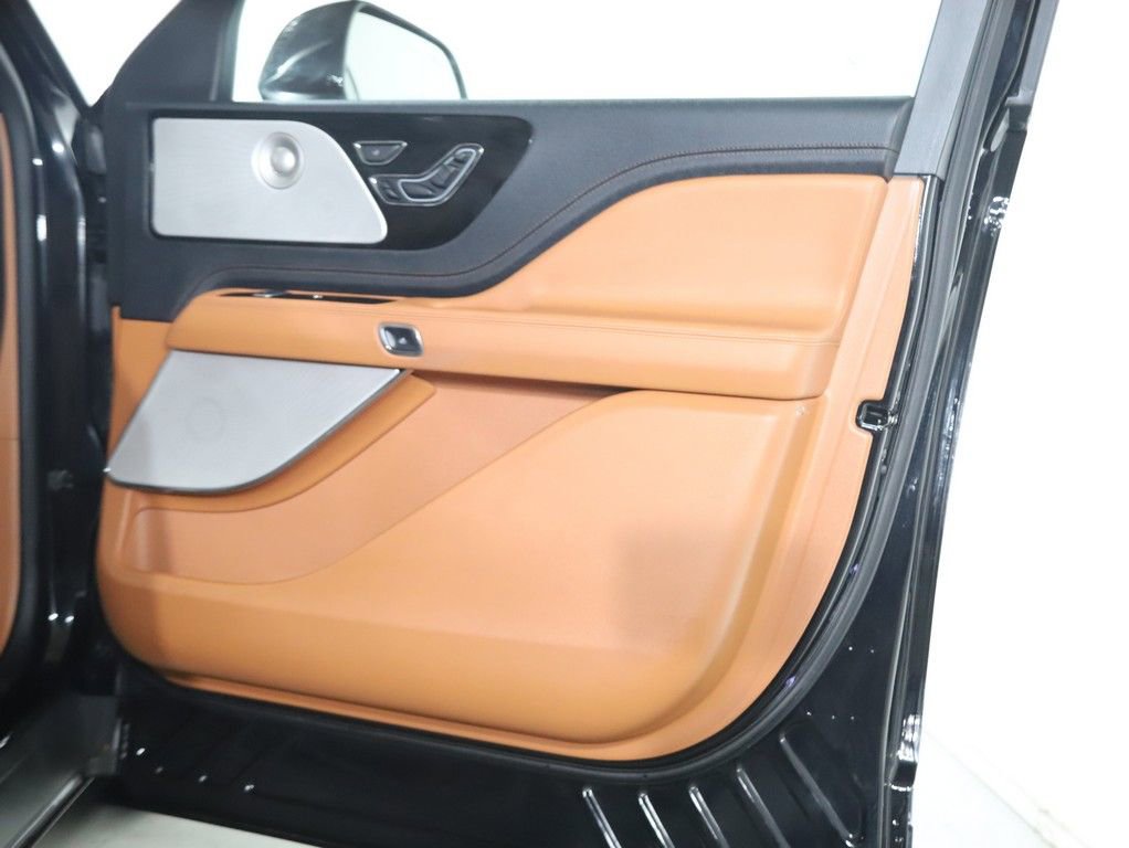 Certified 2025 Lincoln Aviator Black Label image 42