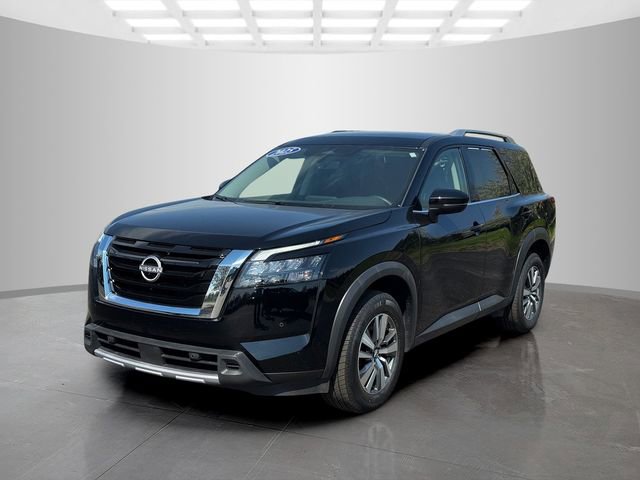 Used 2025 Nissan Pathfinder SL AWD/4WD image 3