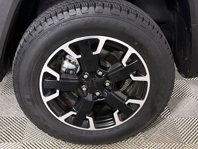 Used 2023 Jeep Renegade Trailhawk AWD/4WD image 34