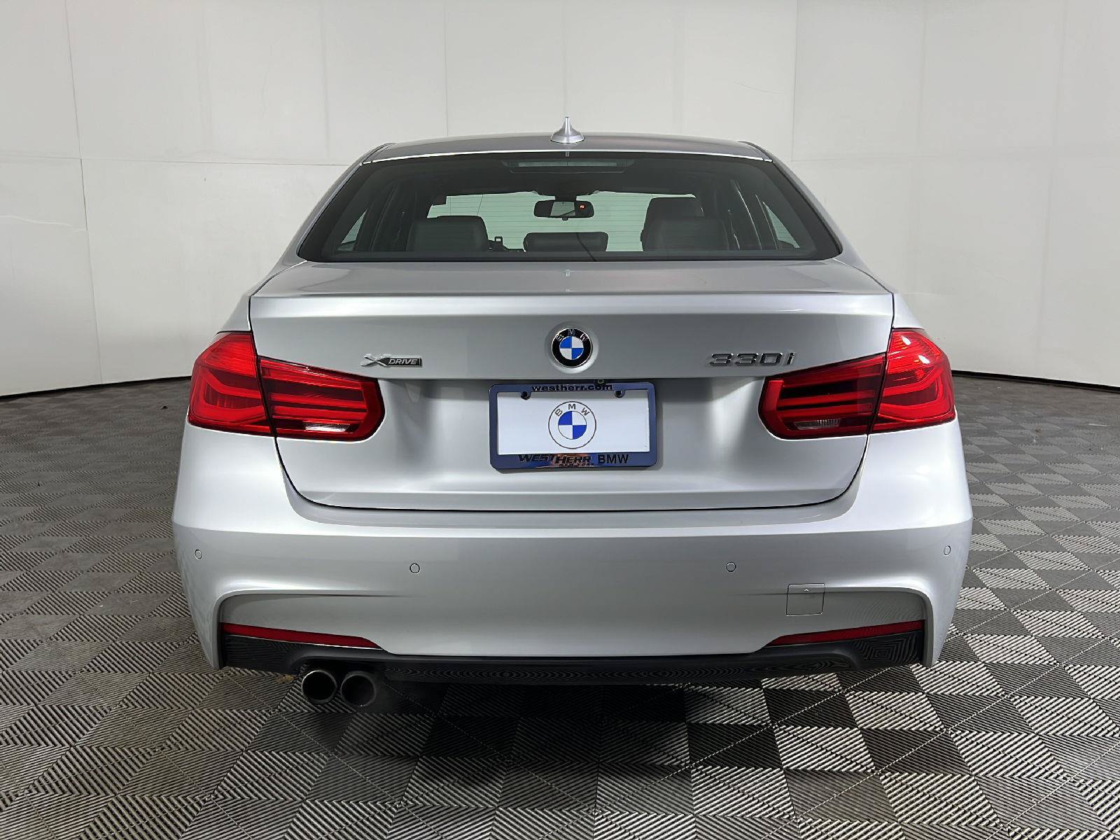 Used 2017 BMW 330i xDrive Sedan AWD/4WD image 6