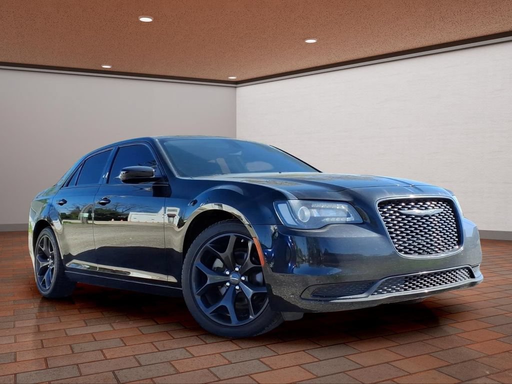 Used 2023 Chrysler 300 Touring w/ Sport Appearance Package RWD image 3