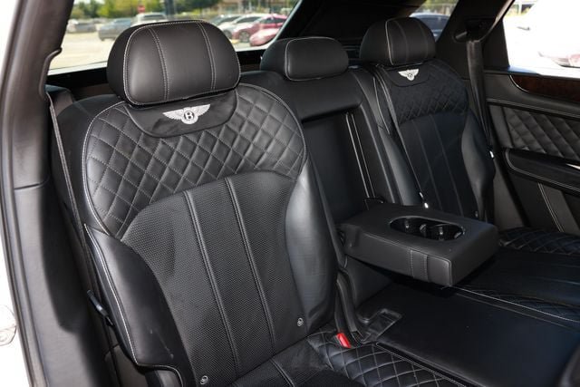 Used 2018 Bentley Bentayga AWD/4WD image 17