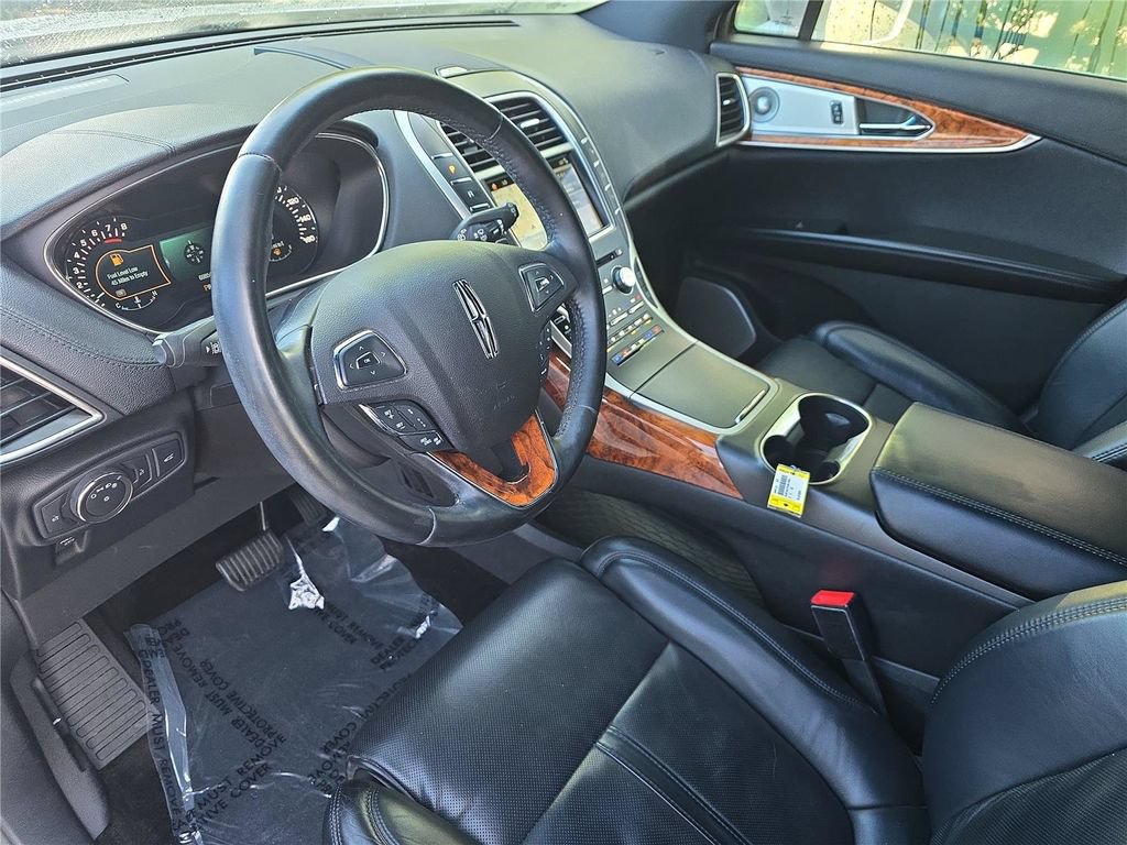 Used 2016 Lincoln MKX Reserve w/ Luxury Package FWD image 18
