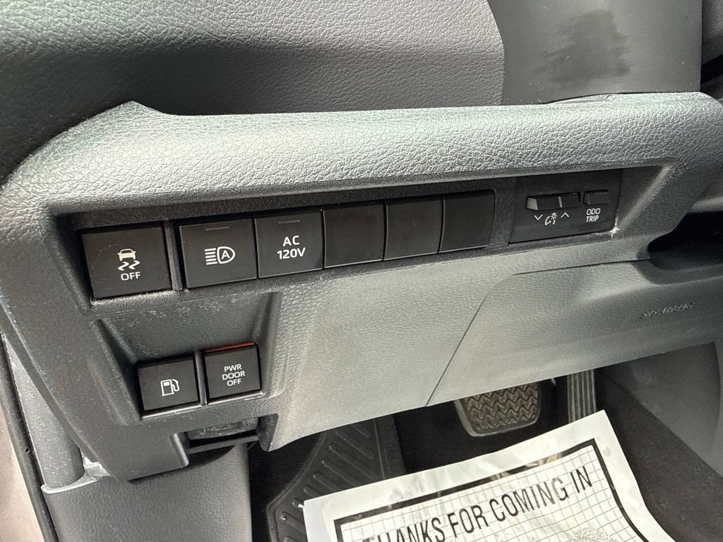Used 2022 Toyota Sienna XSE w/ XSE Plus Package FWD image 23