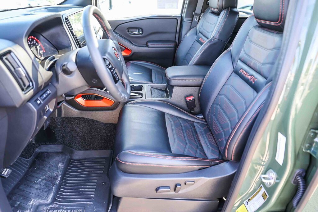Used 2025 Nissan Frontier PRO-4X w/ Pro Premium Package image 11