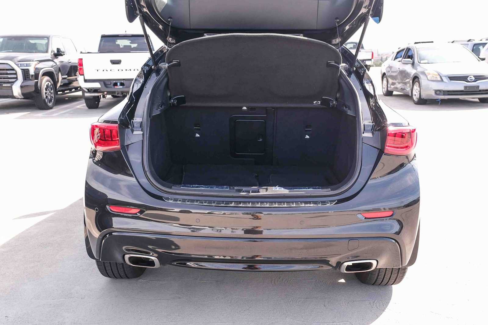 Used 2019 INFINITI QX30 w/ Cargo Package FWD image 26