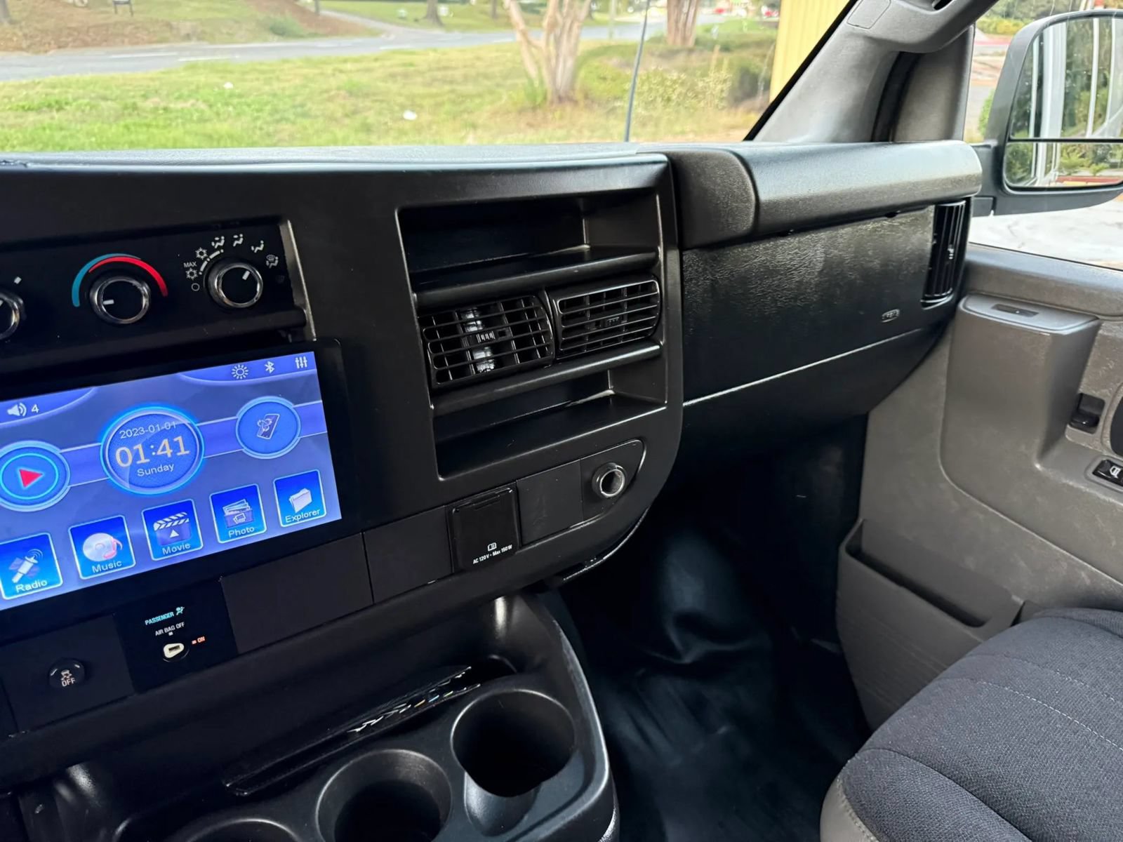Used 2018 Chevrolet Express 2500 w/ Driver Convenience Package RWD image 16