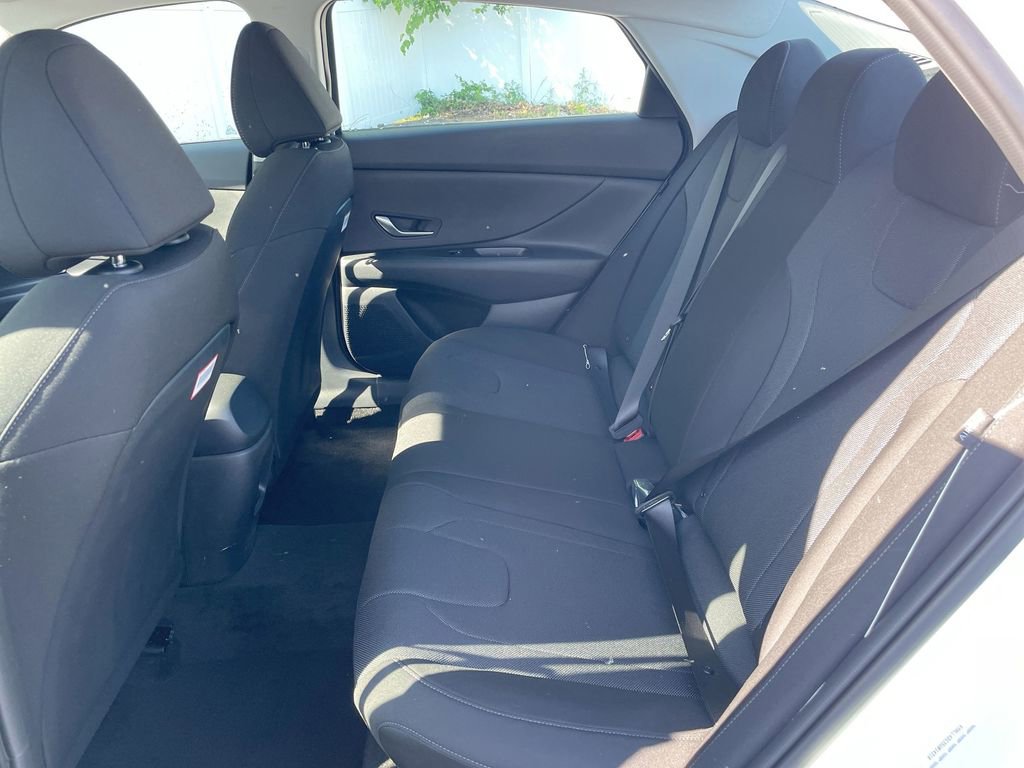 Certified 2025 Hyundai Elantra SE image 47