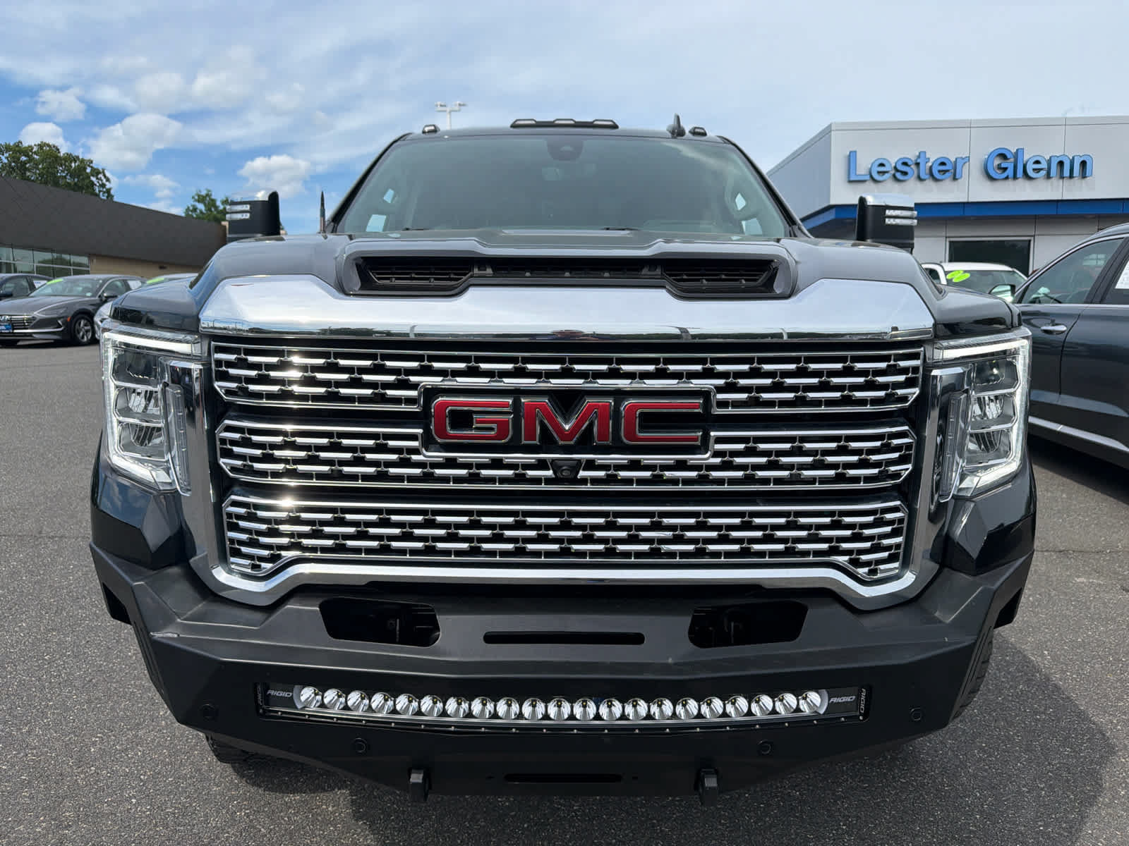 Certified 2023 GMC Sierra 3500 Denali w/ Denali Black Diamond Edition AWD/4WD image 5