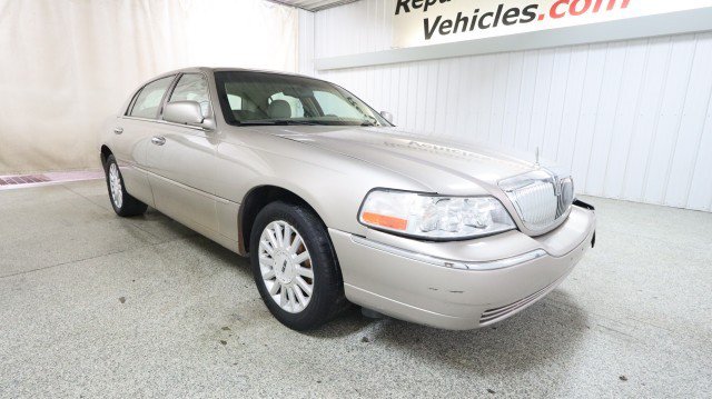 Used 2003 Lincoln Town Car Executive RWD image 5
