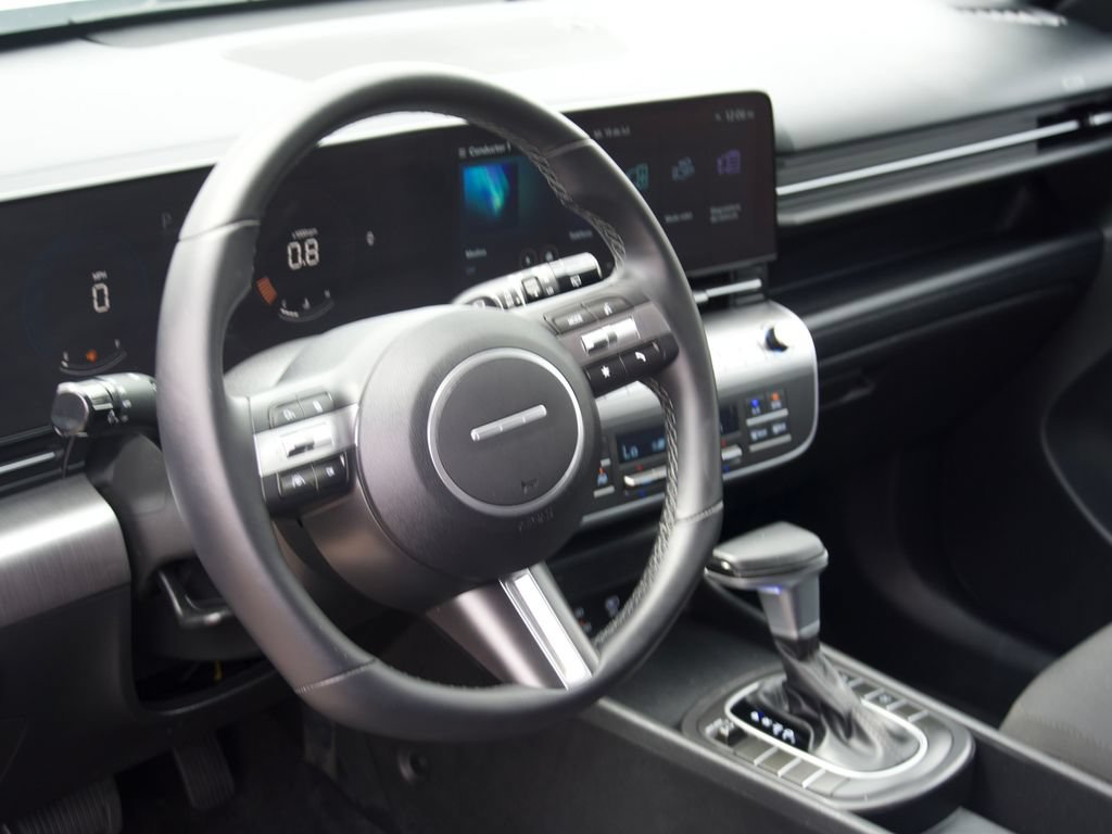 Used 2025 Hyundai Kona SEL FWD image 17