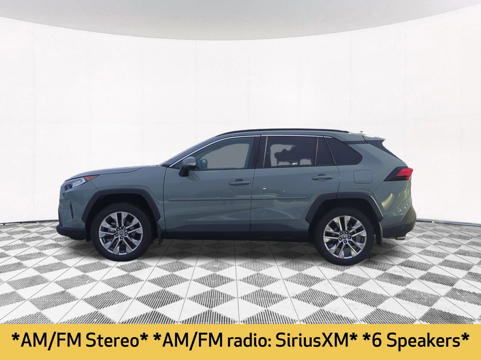 Used 2021 Toyota RAV4 XLE Premium image 2