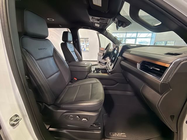 Used 2025 GMC Yukon Denali RWD image 12