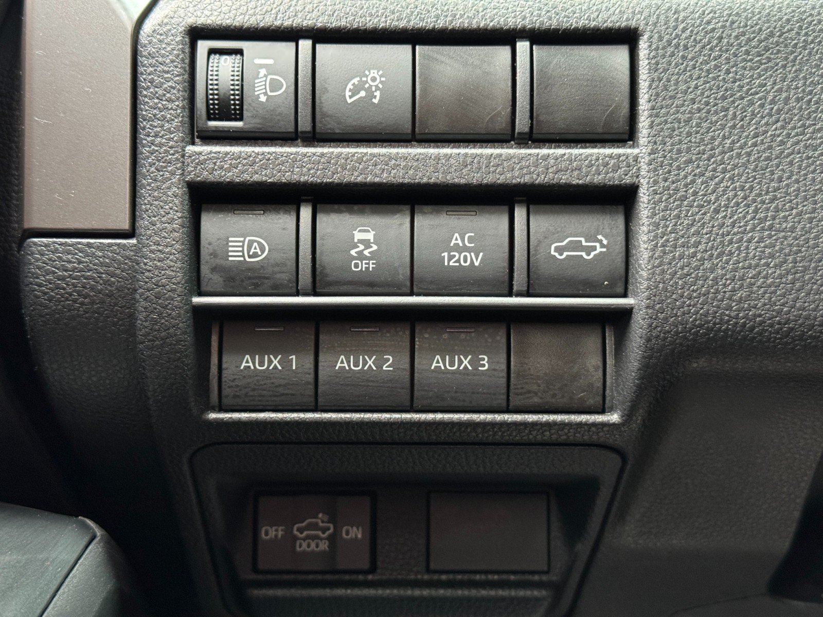 Used 2024 Toyota Tacoma TRD Off-Road w/ TRD Off Road Premium Package AWD/4WD image 18