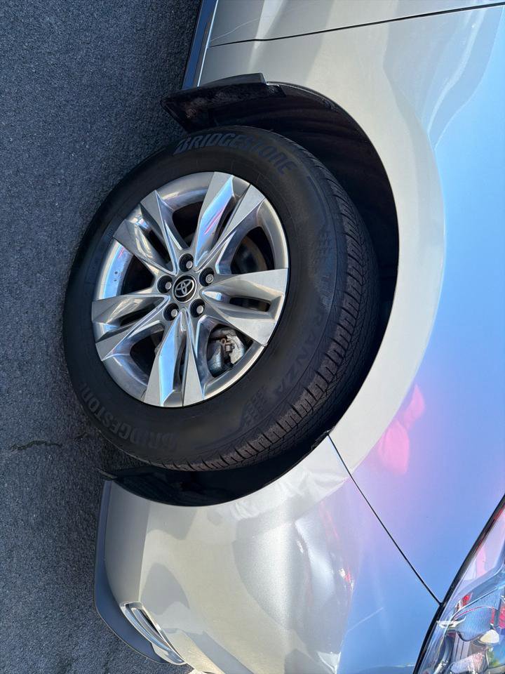 Used 2024 Toyota Sienna Limited AWD/4WD image 4