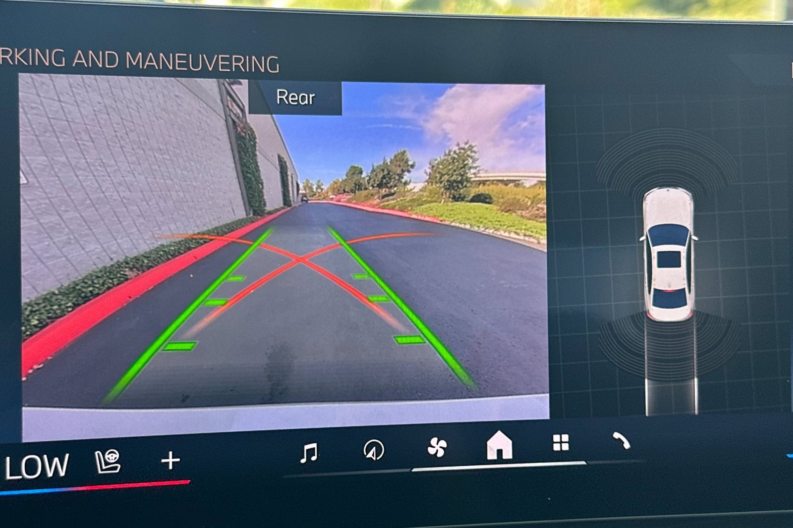 Used 2025 BMW 330i Sedan w/ Convenience Package image 25