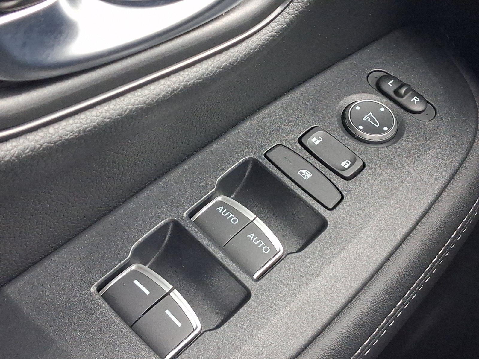 Used 2027 Honda HR-V EX-L image 13
