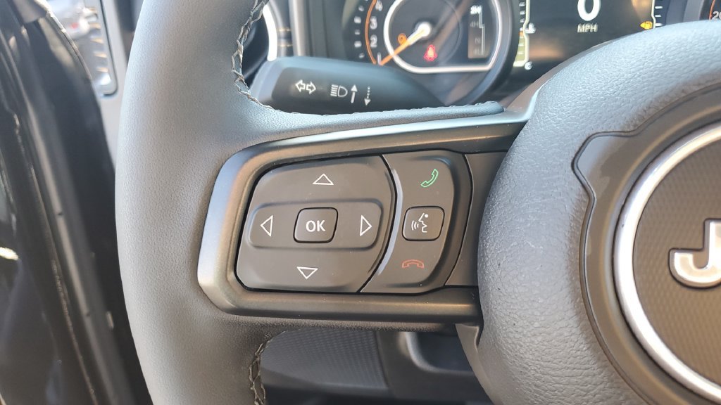 Used 2025 Jeep Gladiator Sport AWD/4WD image 29