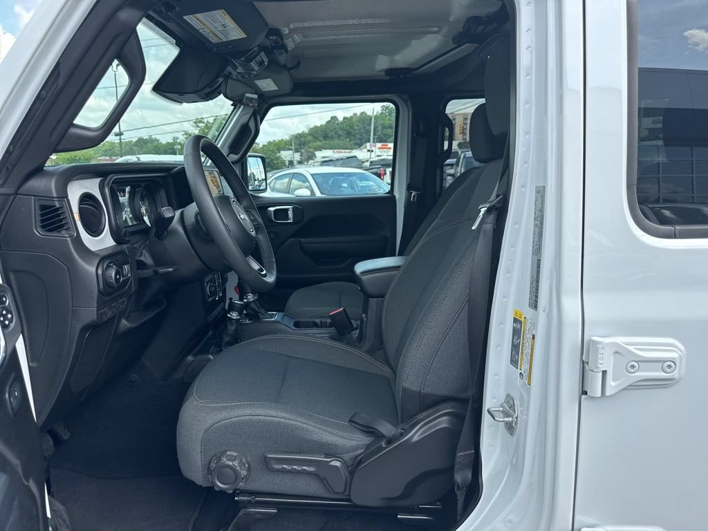 Used 2025 Jeep Wrangler Unlimited Sport AWD/4WD image 13