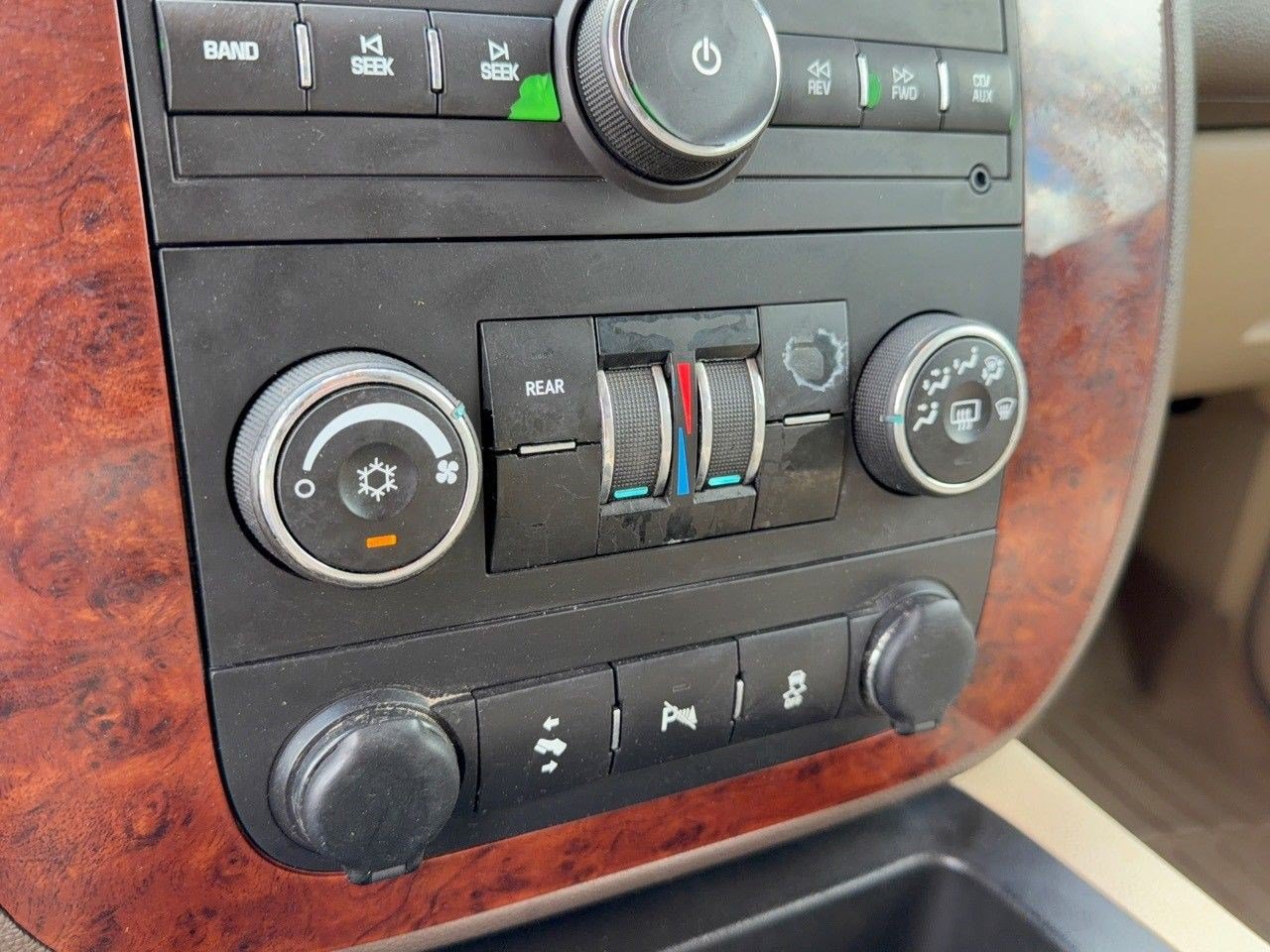 Used 2012 Chevrolet Suburban LS w/ Convenience Package 1 RWD image 18