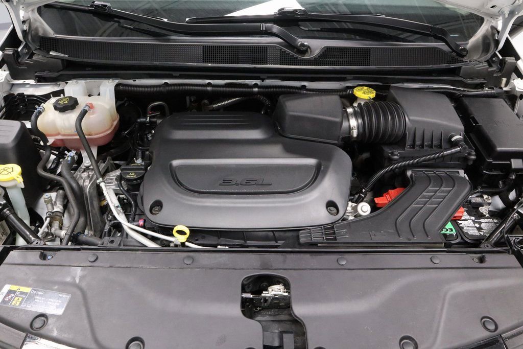 Used 2024 Chrysler Pacifica Touring-L image 13