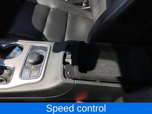 Used 2022 Jeep Grand Cherokee Limited w/ Technology Group AWD/4WD image 15