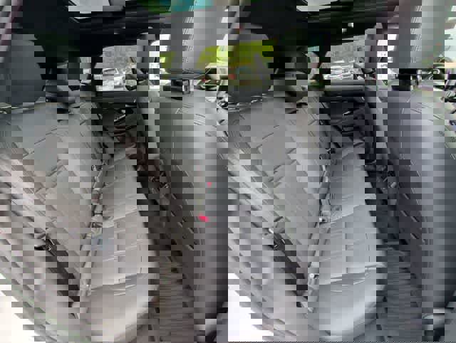 Used 2025 Land Rover Range Rover Evoque Dynamic SE image 18