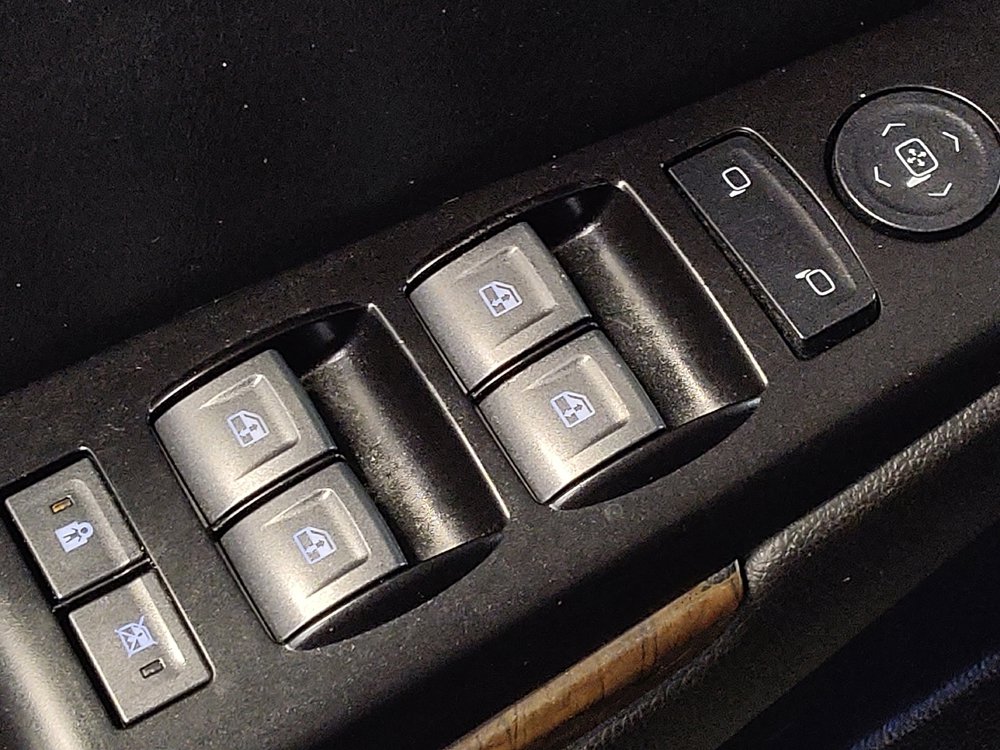 Used 2015 Chevrolet Suburban LS RWD image 27