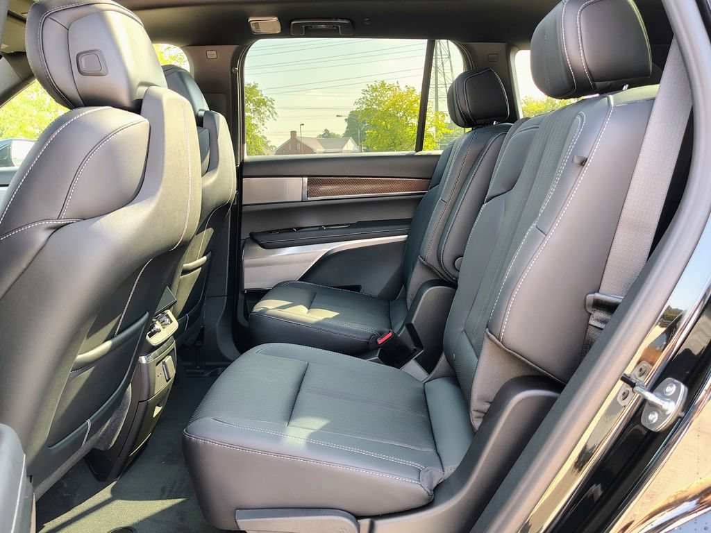 New 2027 Cadillac Vistiq Premium Luxury w/ LPO, Floor Liner Package AWD/4WD image 39