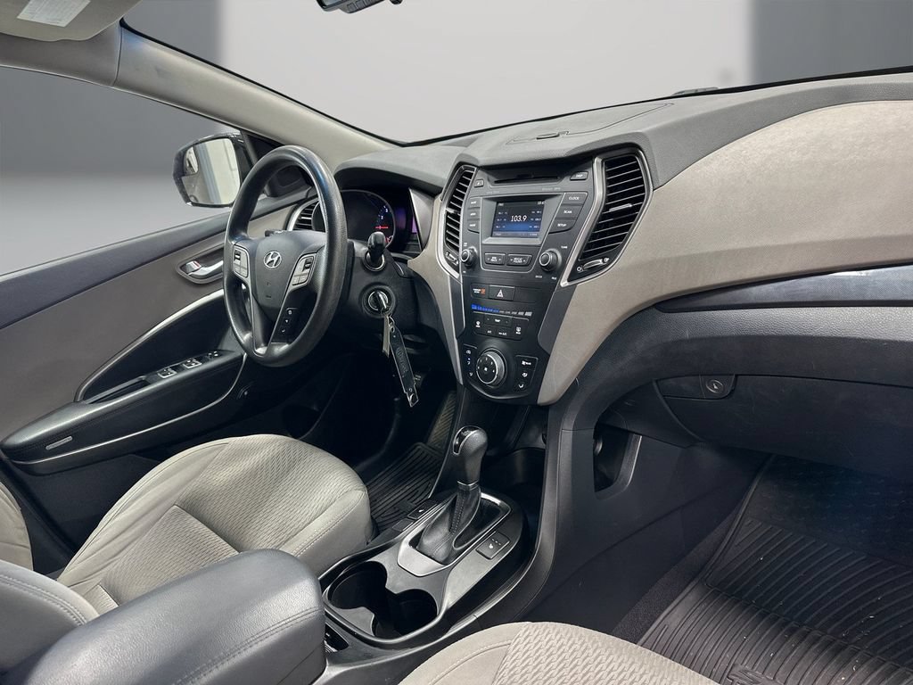 Used 2016 Hyundai Santa Fe SE AWD/4WD image 16