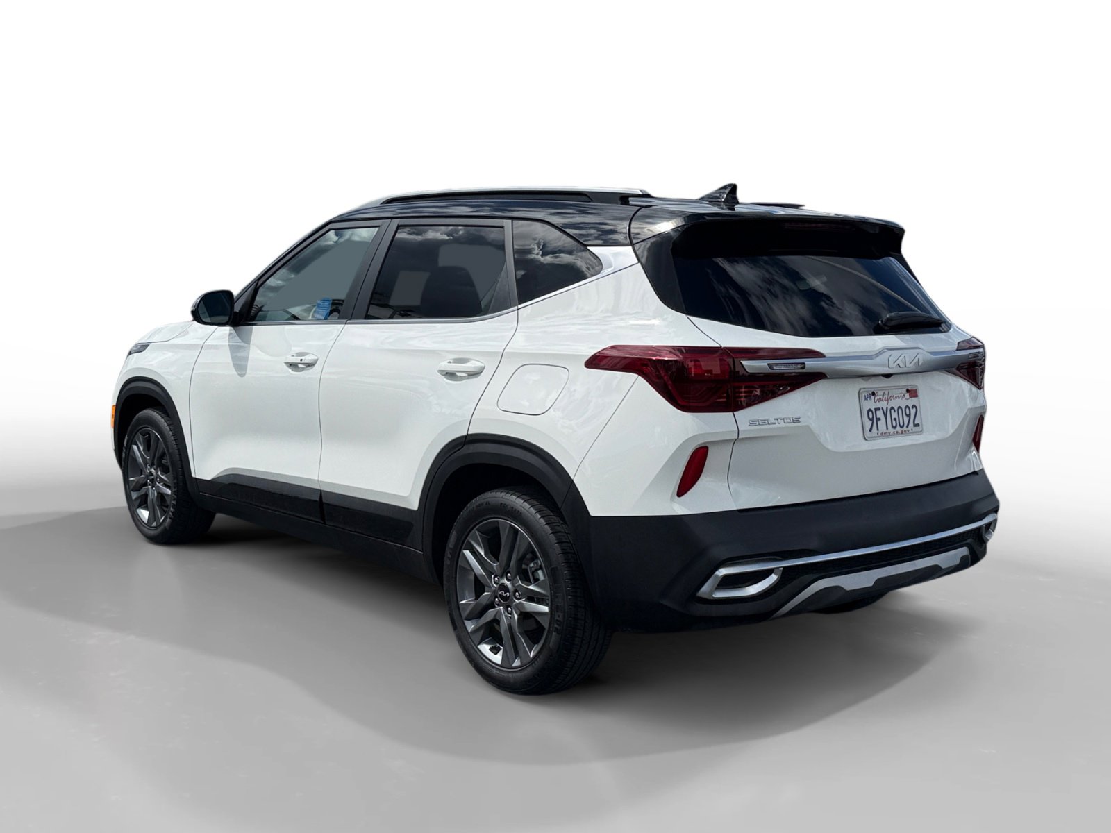 Used 2023 Kia Seltos S w/ Navigation Package image 3