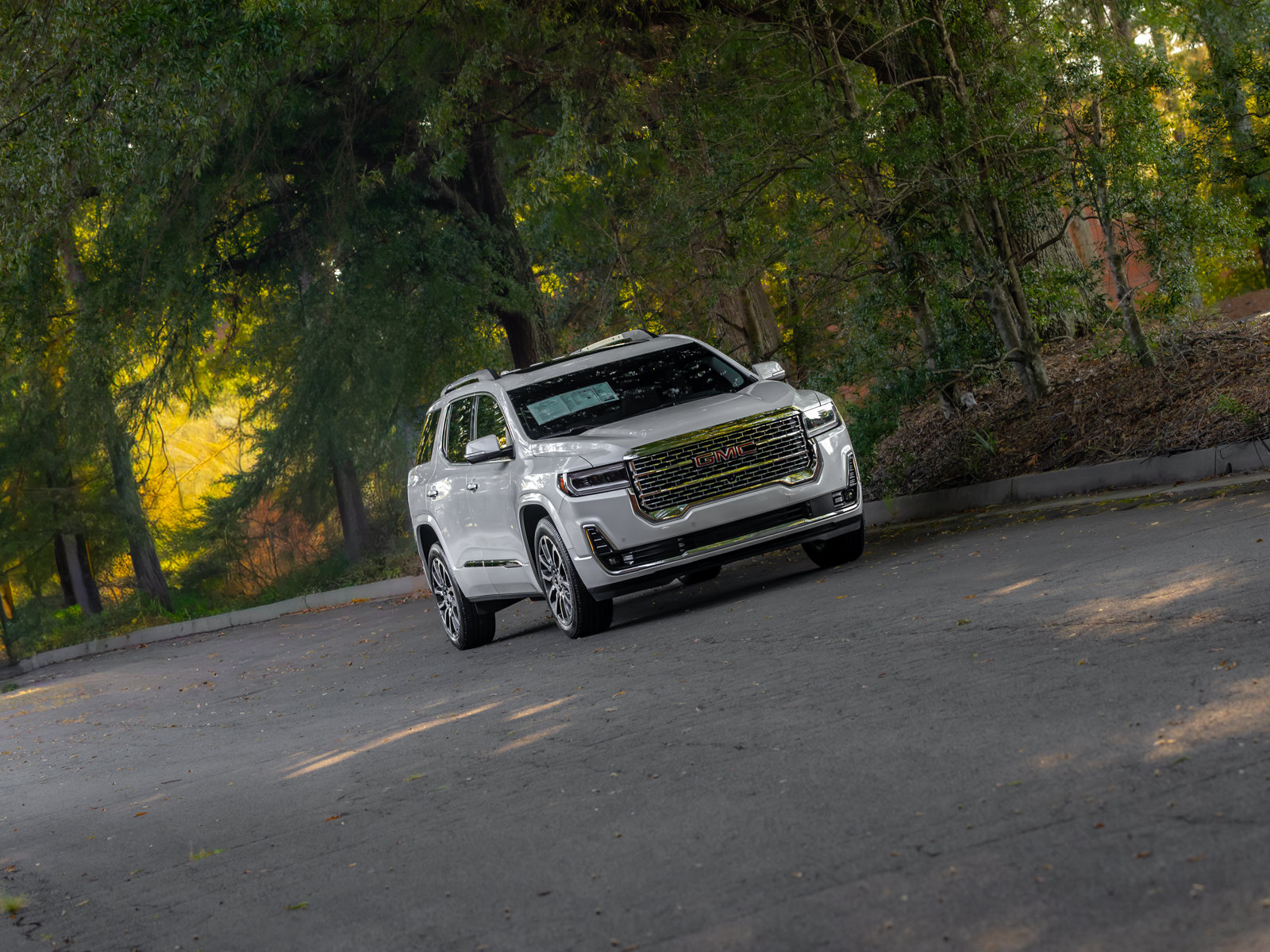 Used 2021 GMC Acadia Denali w/ Denali Technology Package FWD image 45