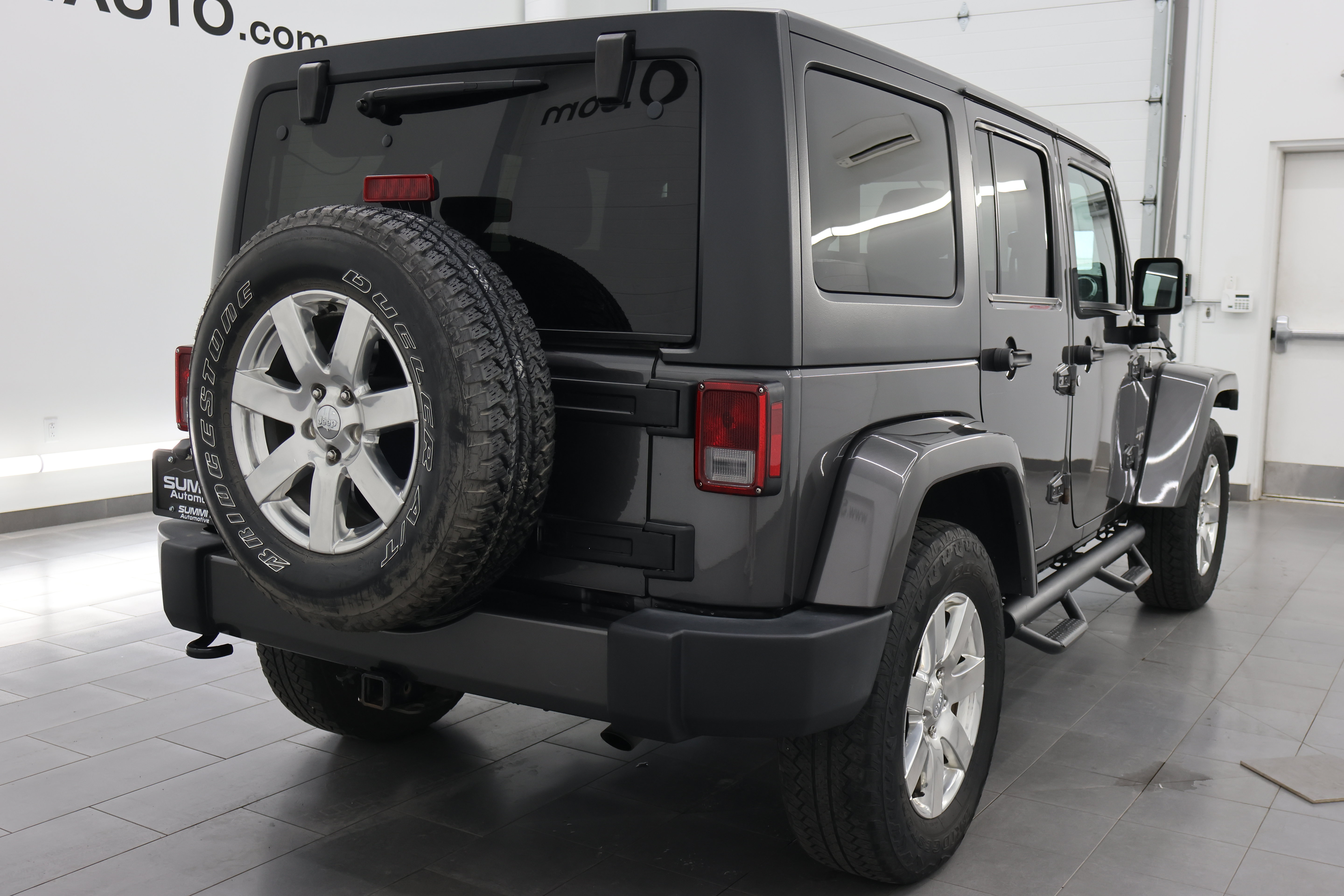 Used 2017 Jeep Wrangler Unlimited Sahara w/ Connectivity Group AWD/4WD image 4