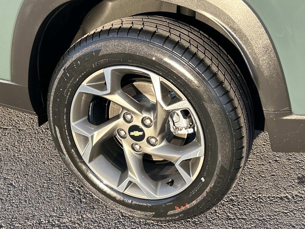 Used 2025 Chevrolet Trax LT image 14