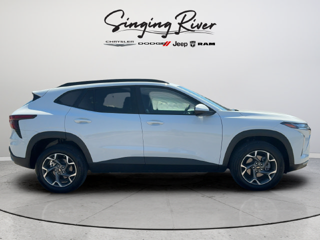 Used 2026 Chevrolet Trax LT FWD image 8