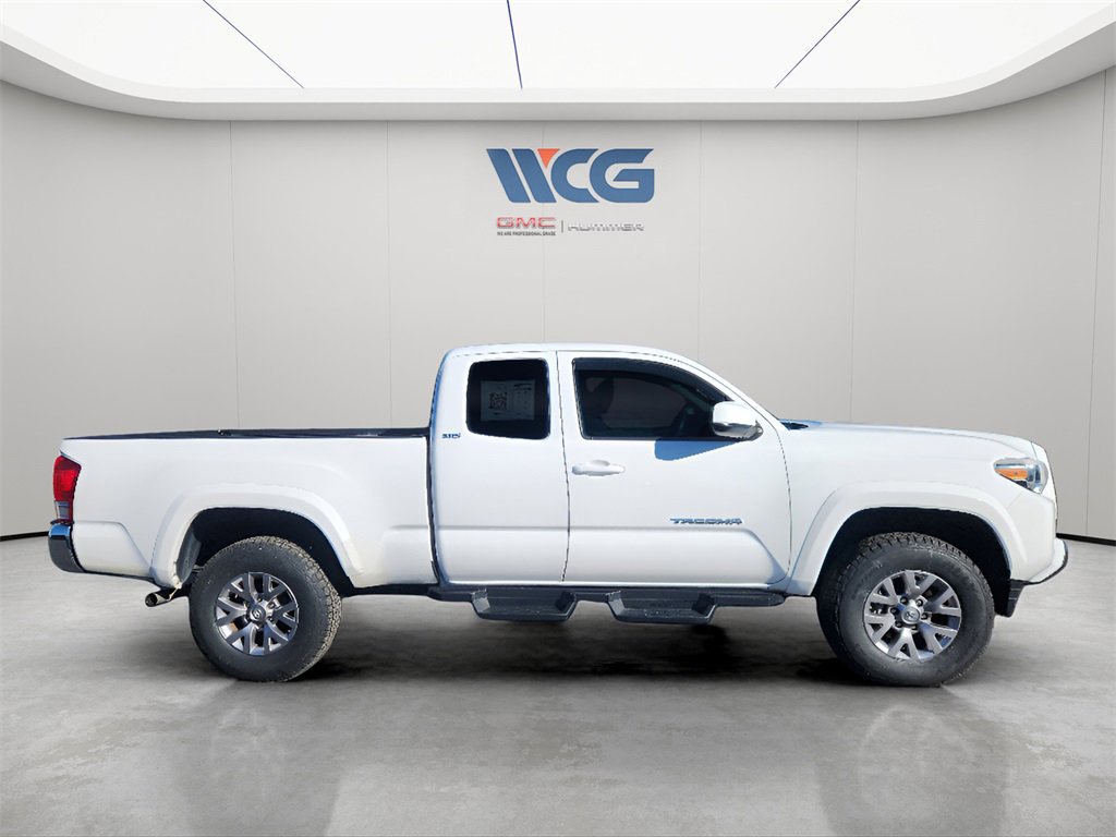 Used 2017 Toyota Tacoma SR5 image 3