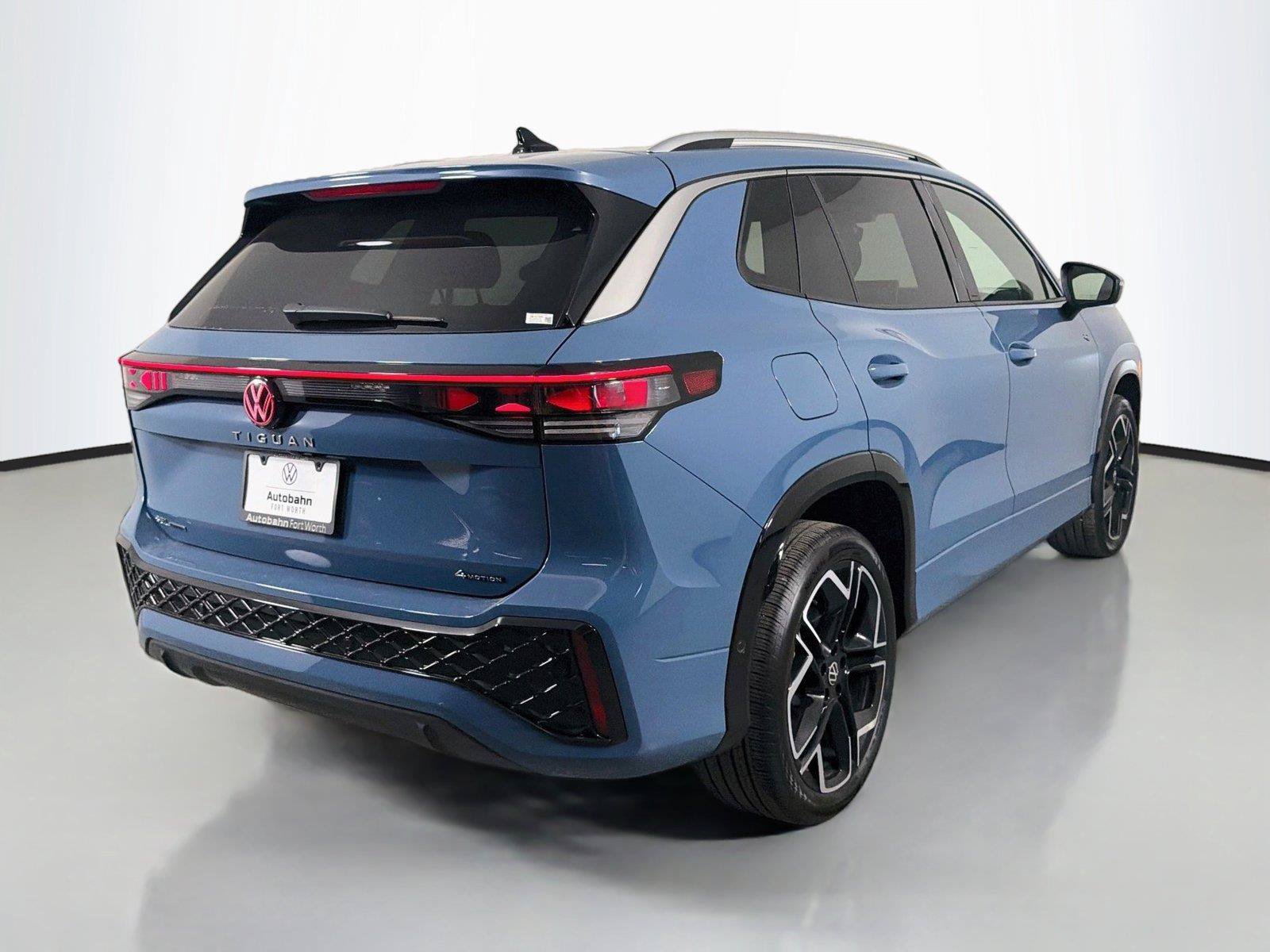 New 2026 Volkswagen Tiguan SEL R-Line AWD/4WD image 5