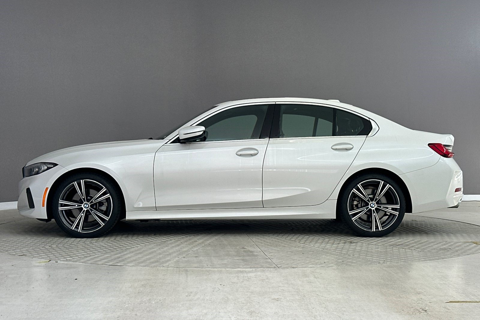 Certified 2024 BMW 330i Sedan w/ Premium Package RWD image 2