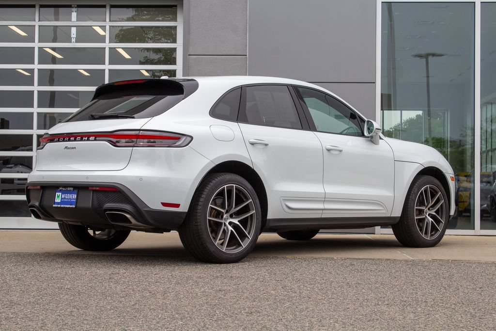 Used 2025 Porsche Macan AWD/4WD image 10